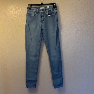 Tommy Hilfiger. Size W25, L32. Skinny fit.